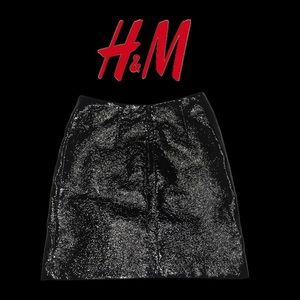 🔥BOGO under $20🔥 H&M black patent leather type high waisted skirt